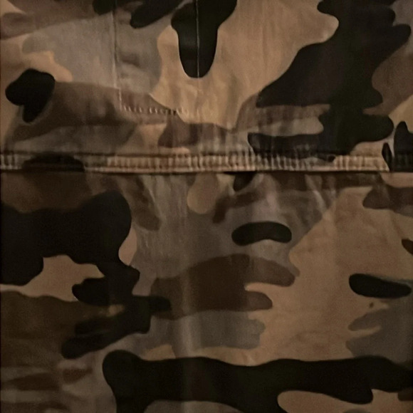 SUPREMS NWOT MENS JEAN CAMO BUTTON DOWN SHIRT SIZE MEDIUM - Picture 5 of 6